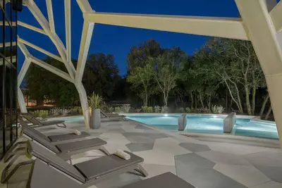 Image de Appartement avec piscine, bain à remous, Wifi, climatisation, Tv, terrasse