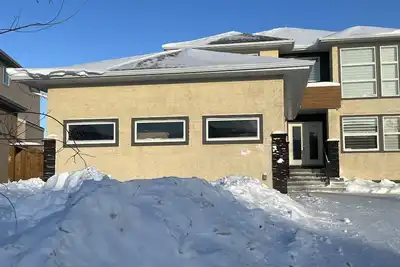 Image de Cozy Modern and Lavish 3 Bedroom Basement Suite