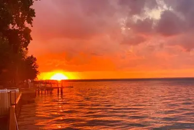 Image de Beautiful Waterfront Home W/ Lake St. Clair Views!