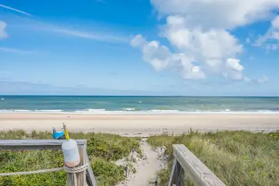 Image de Oceanfront Home on Sagamore Beach Sleeps 10