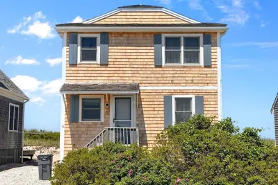 Image de Oceanfront Cottage overlooking Cape Cod Bay and Scorton Creek