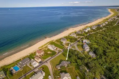 Image de Across the street from Sagamore Beach