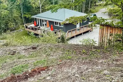 Image de 4 seasons Lake house- ice fishing and snowmobile trails