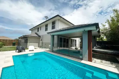 Image de Luxury Home Pool & Spa only 400 Metres from Shell Cove Marina & Close to Beaches