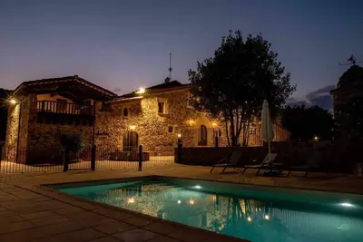 Image de Spectacular rural farmhouse - relax in Brunyola
