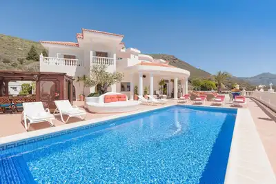 Image de Luxry Villa, Apartment &Chalet Heated Private Pool, Cinema, Party Room, Sea Views