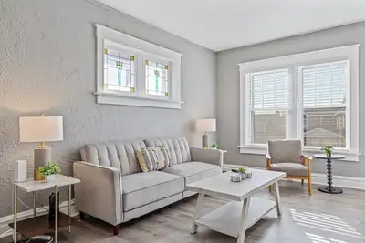 Dog-Friendly 2br | Workspace + Long Stays