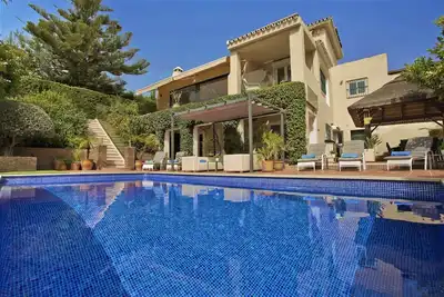 Image de Luxury 6 Bed Villa - Heated Pool-Jacuzzi-Outdoor Kitchen-Pergola-Table Tennis