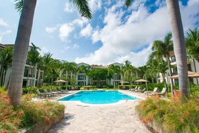 Image de Modern Condo w/ Lush Garden Views & Resort-Style Amenities