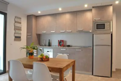 Image de 2. 1 New in center Roses with Wi-Fi, Ac and Tv sat at 60 m Mar