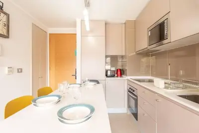 Chic Plaza 2b W\/Wifi, Parking & Metro.