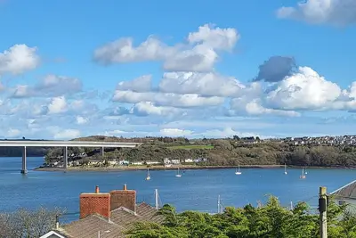 Image de A spacious apartment just a short stroll to the marina and with beautiful estuary views.