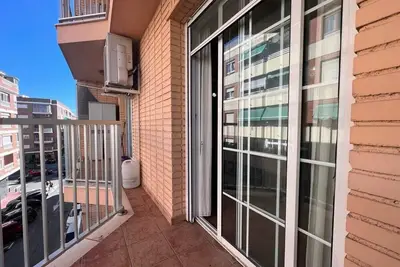 Image de Traditional 3rd Floor apartment near to beach Tv17