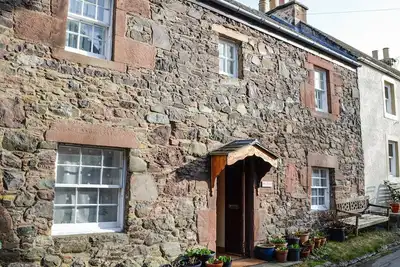 Image de Full of character, this cosy cottage is in a quiet lane in a charming village.