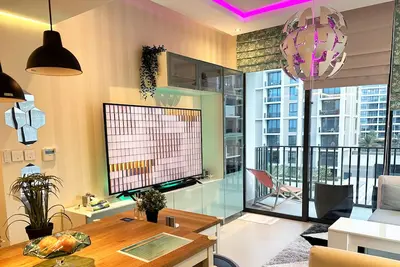 Image de Waterfront and Sunset Facing Smart Apartment