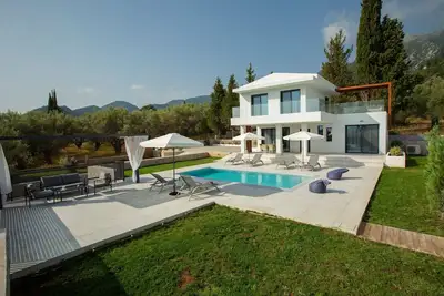 Image de Villa Olivia, within easy walk of the beach, shops and restaurants.