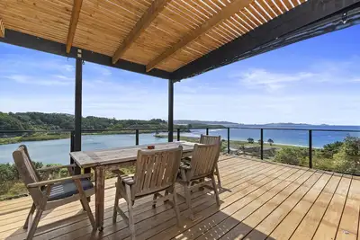 Image de Tapuaetahi Beach Marvel - Te Tii Holiday Home