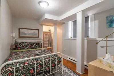 Image de 107 Quaint Suite in Historic Area
