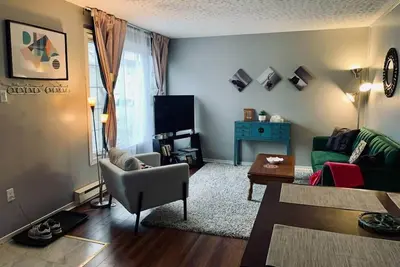 Image de 225 Cozy Work From Home Ready - 2 Bed w/ Backyard