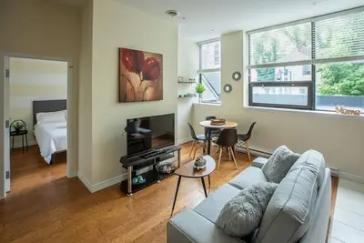 Image de Quaint Loft with Ac, Abundance of Sunlight