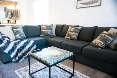 Image de Stunning home less than 3 miles to State Farm stadium great for long term stays!