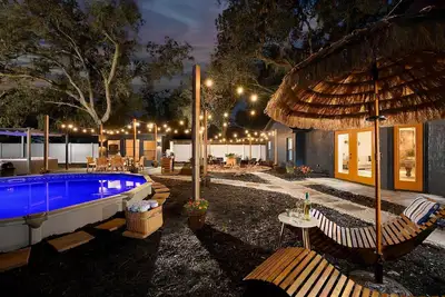 Image de Private Pools & Hot Tubs: Luxe Brandon Oasis!
