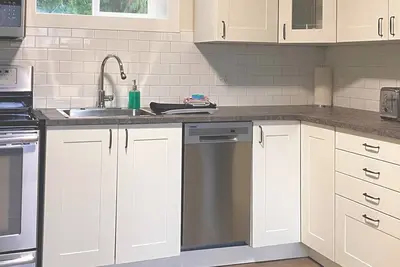 Image de Gull BnB - Lower Suite w\/ Fireplace