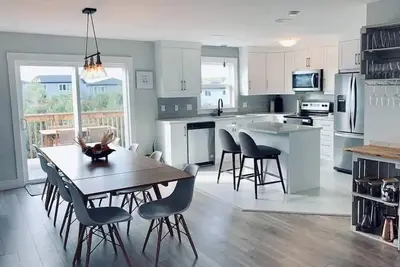 Image de Luxury Home with Gym, Sauna, Patio, and Ac