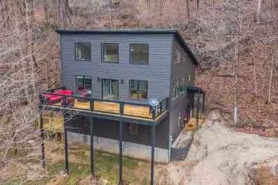 Image de Private Rrg Retreat w/ Hot Tub & Game Room