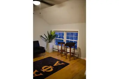 Image de lovely condo in fox point with parking