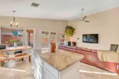 Image de 5 Star Location: Sunny, Beautiful & Bright