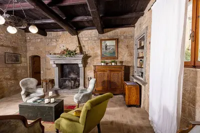 Image de In downtown Civita, an aristocratic home for living in time gone by.
