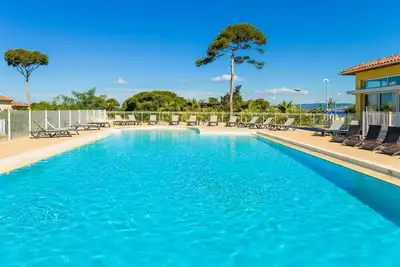 Image de Appartement moderne pour 4 près de la plage