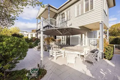 Image de Modern Beach House | Metres from Bay & Main Street