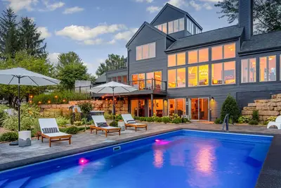 Image de ⭐ Tower House Galena • Heated Pool • Hot Tub • Sauna • Luxe Hilltop Retreat