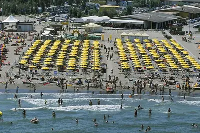 Image de Confortable appartement avec piscine, Wifi, climatisation, Tv, patio, animaux admis et parking