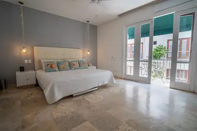 Image de Beatiful view in front the sea, inside old City