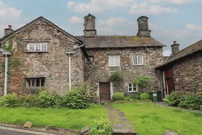 Old Oak Cottage, romantic, with open fire in Ambleside