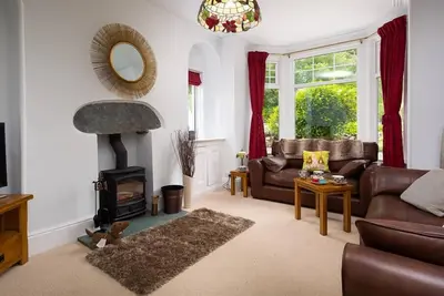 Ellerthwaite House, pet friendly, with open fire in Windermere