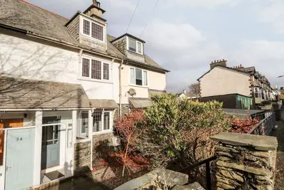 Lakestone Cottage, pet friendly, with open fire in Windermere