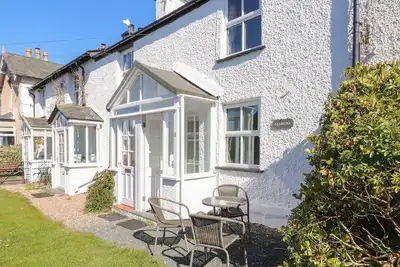 Jasmine Cottage, with open fire in Windermere
