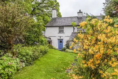 Knotts Cottage, pet friendly, with open fire in Windermere
