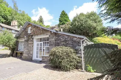 Courtyard Cottage, pet friendly, with open fire in Ambleside