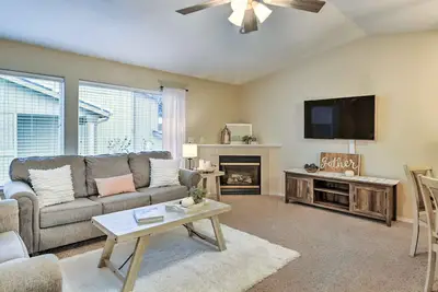 Image de Charming Anchorage Townhouse w/ Fire Pit!