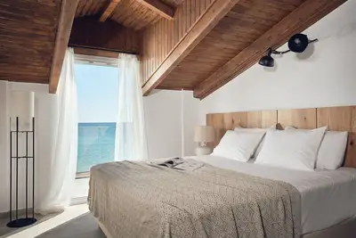 Image de Shellona Rooms - Superior 2nd floor 3 Bedroom Apartment with Sea View