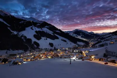 Image de Studio moderne directement sur la piste de ski