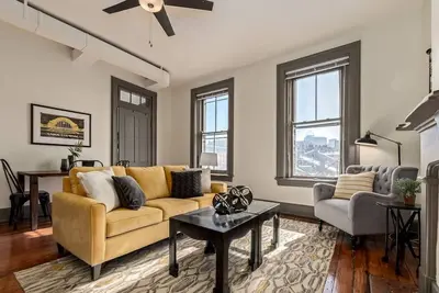 Image de Deluxe 5-bedrm - walkable to all in Otr & Downtown