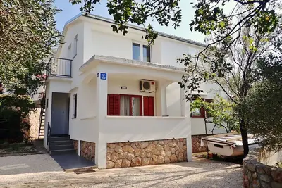 Comfortable accommodation for 4 people in the center of Starigrad