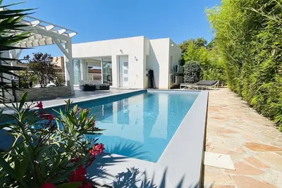 Image de Villa prestigieuse piscine et bord de mer sur la Rte des Sanguinaires