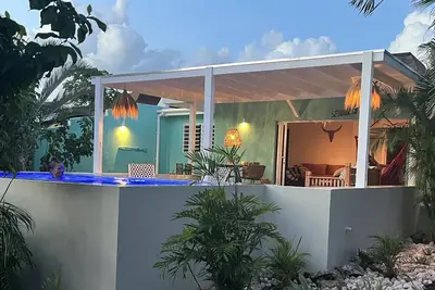 Stylish comfortable home with private pool at walking distance Piscadera Beach